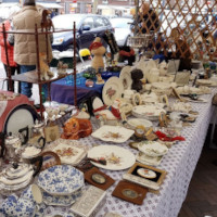 Antiek- en Brocantemarkt — rommel-en-vlooienmarkt in Noord-Holland