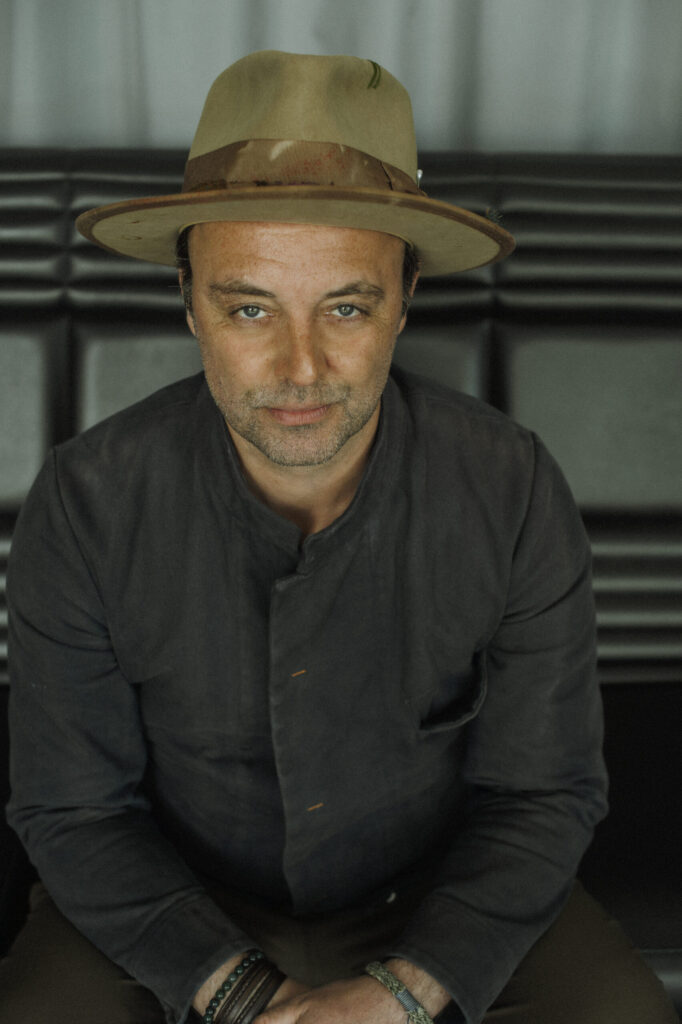 Niels Geusebroek Sings Coldplay in Noord-Holland