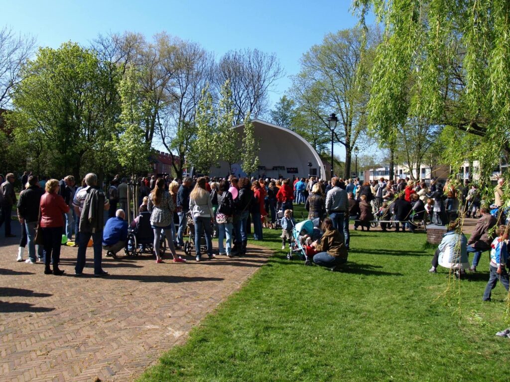 Zondagmiddag Muziektuin – Harmonie Schagen en Spot-On in Noord-Holland