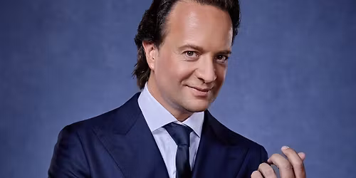 William Janz brengt Julio Iglesias tot leven in De Bull in Noord-Holland