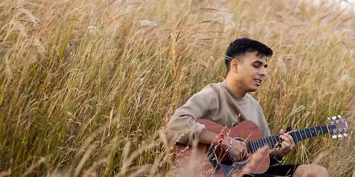 Anuv Jain in Hoofddorp in Noord-Holland