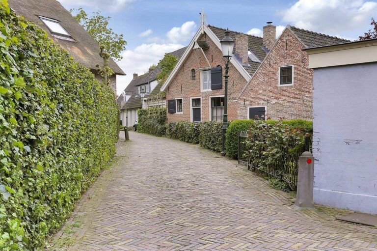 Wandelen en bezoek woning Hansje Dol in Huizen — Natuur in Noord-Holland