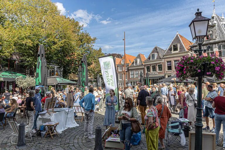 Kunst in de Kas: art-catwalk — museum-expo in Noord-Holland