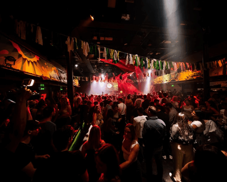 Olá Brazil! Halloween — muziek in Noord-Holland